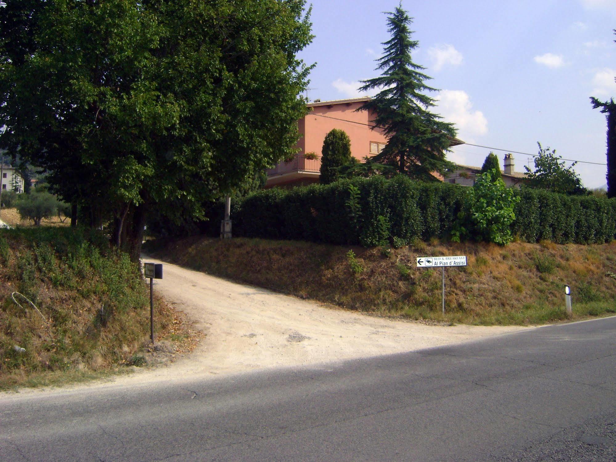 Bed & Breakfast Al Pian D'Assisi Bagian luar foto